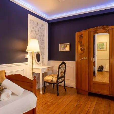 Cosy Art Gallery Apartment Reims